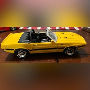Die-cast Collectible 1:18 ERTL 1969 Shelby GT-500